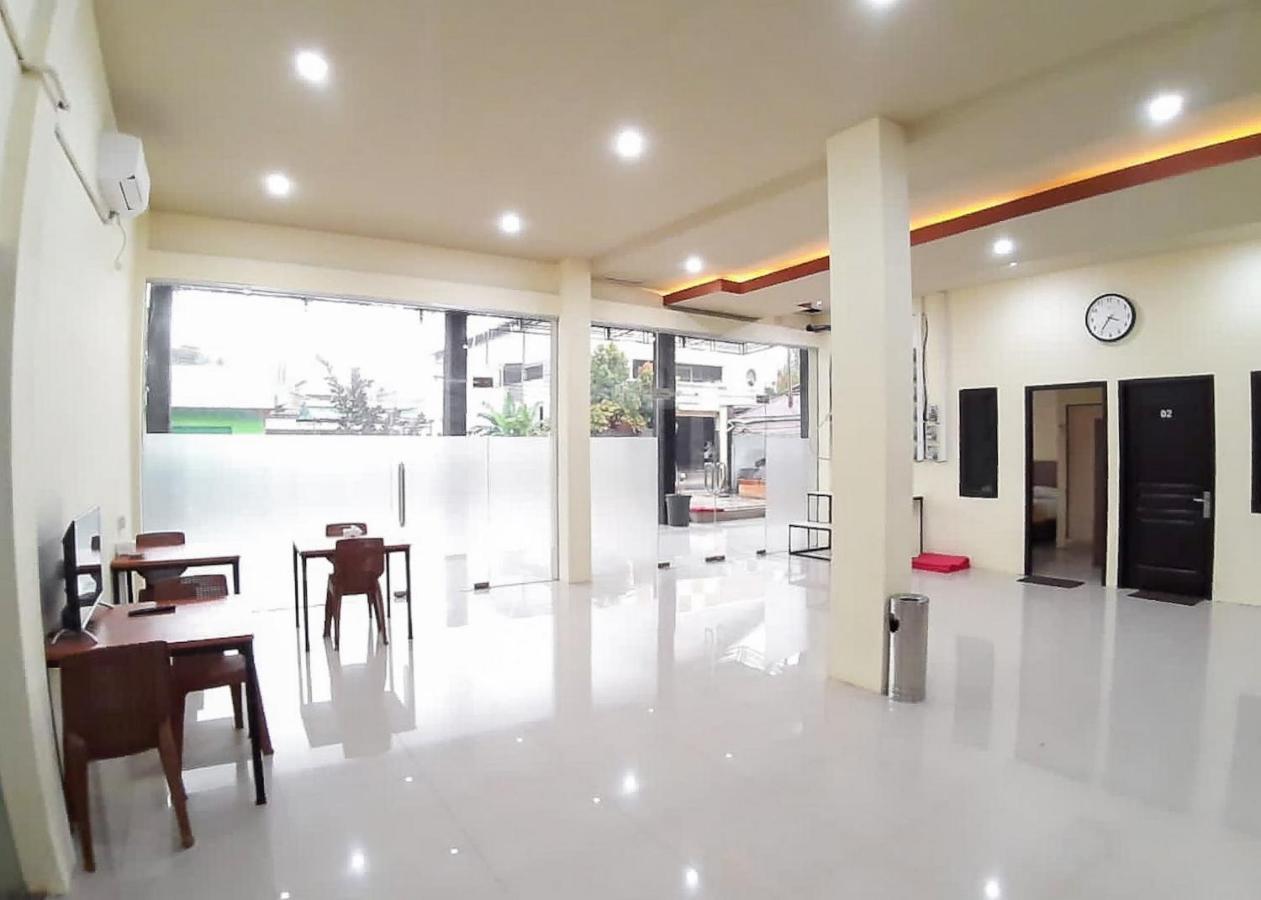 מלון Palmerah Reddoorz Syariah Near Transmart Jambi 2 מראה חיצוני תמונה