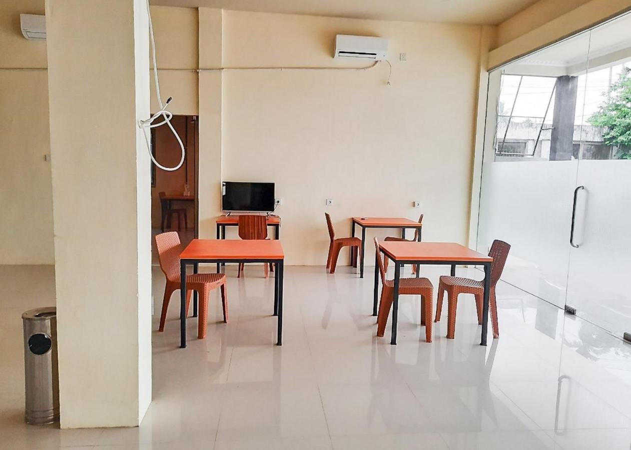 מלון Palmerah Reddoorz Syariah Near Transmart Jambi 2 מראה חיצוני תמונה